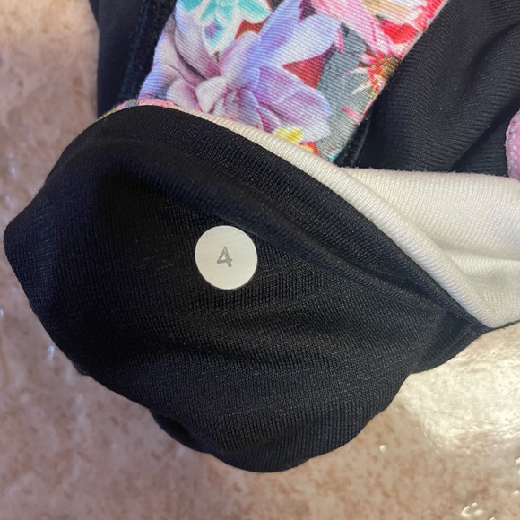 Lululemon reversible boogie shorts - Picture 3 of 3